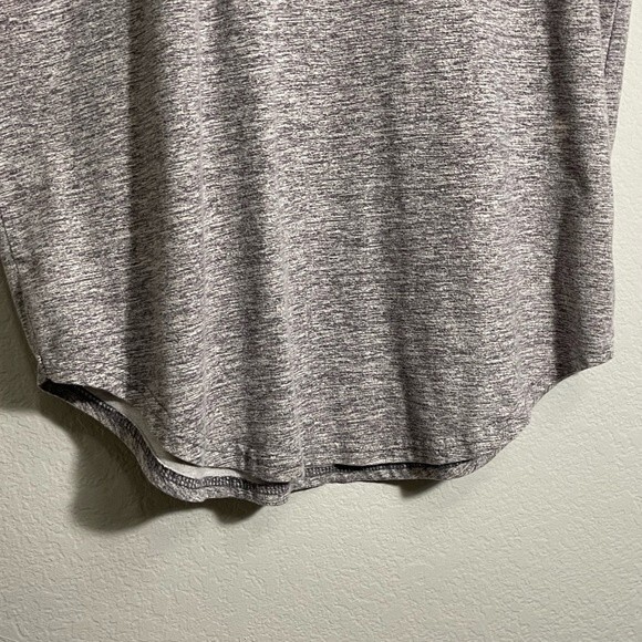 Hollister Curved Hem Tee in Medium Relaxed Fit Roses and Snake Design - Picture 5 of 9